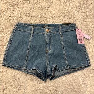 NWT: Wild Fable Size 4 Denim Shorts - line detailing, high rise, 2.5 inseam